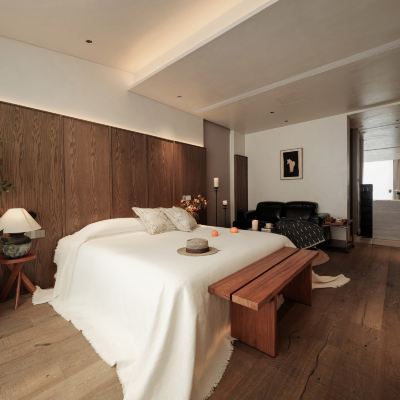採桑·靜奢大床「羅馬極簡風+全屋智能+包豪斯沙發+冰箱 大理印象水月隱世飯店優惠