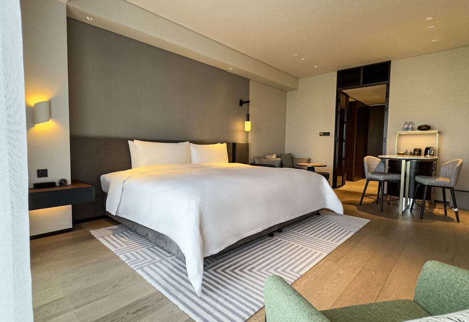 尊享家庭房 （私享徕芬风筒+Minibar）