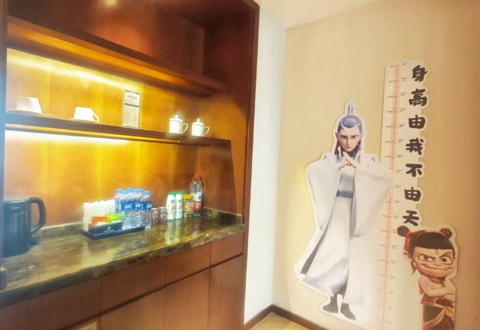 Arcadia Hotel PuyangMotong Jiangshi Theme Family Room