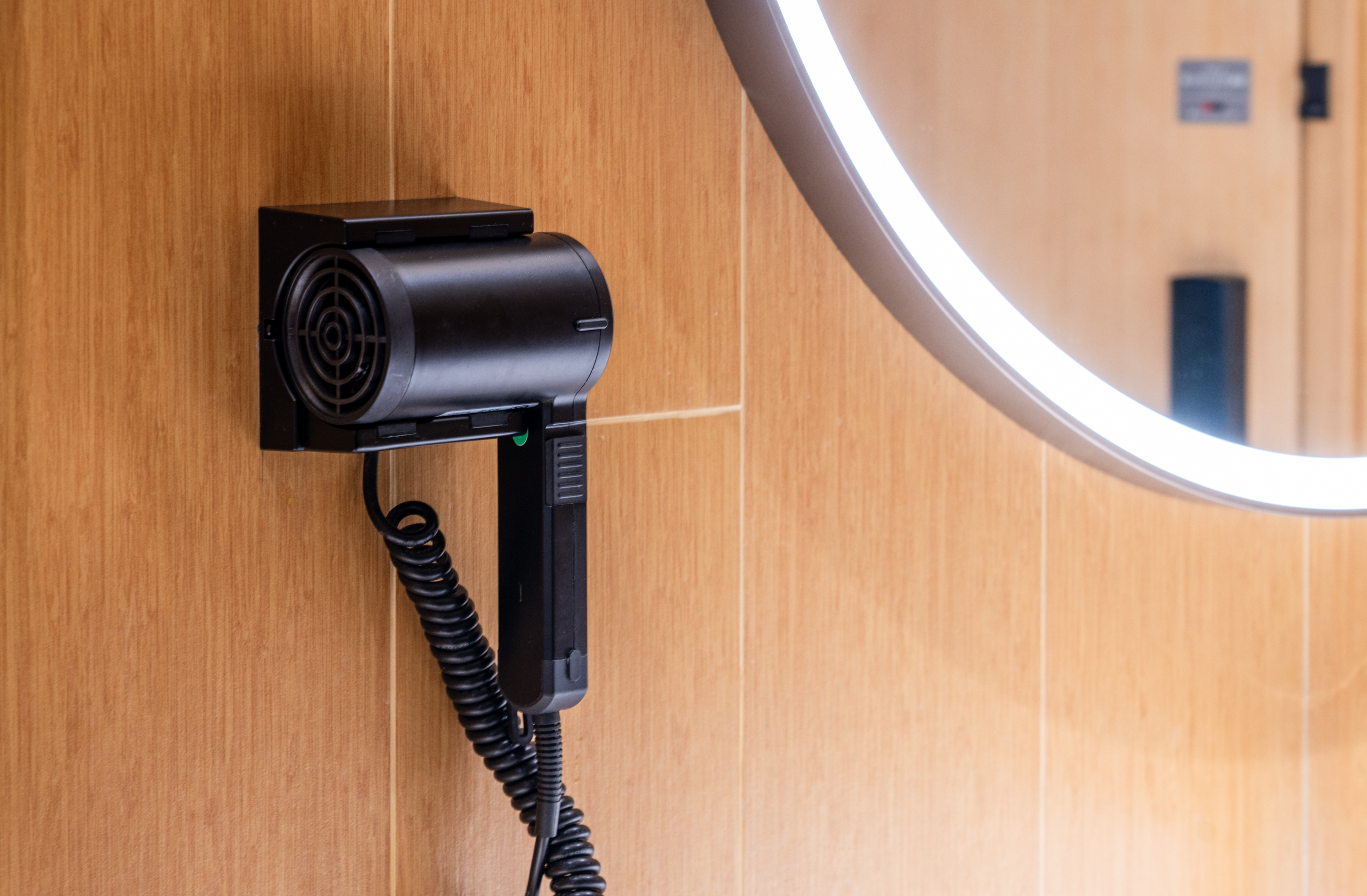 高级双床房（电视投屏+加热马桶+淋浴顶喷）