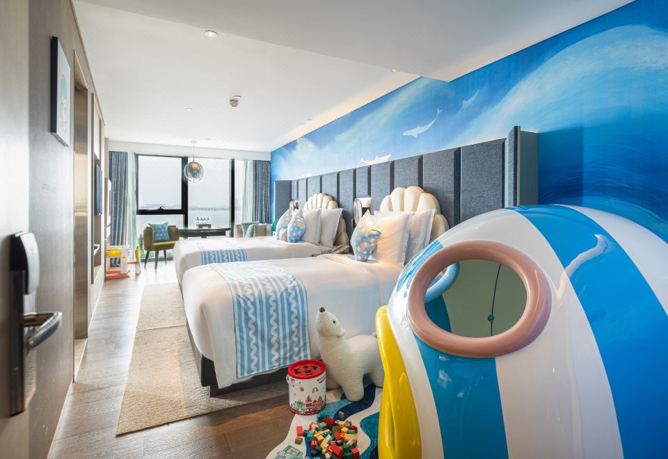 海洋遨游主題海景家庭房（俏皮魚嘴 |港珠澳大橋景觀）