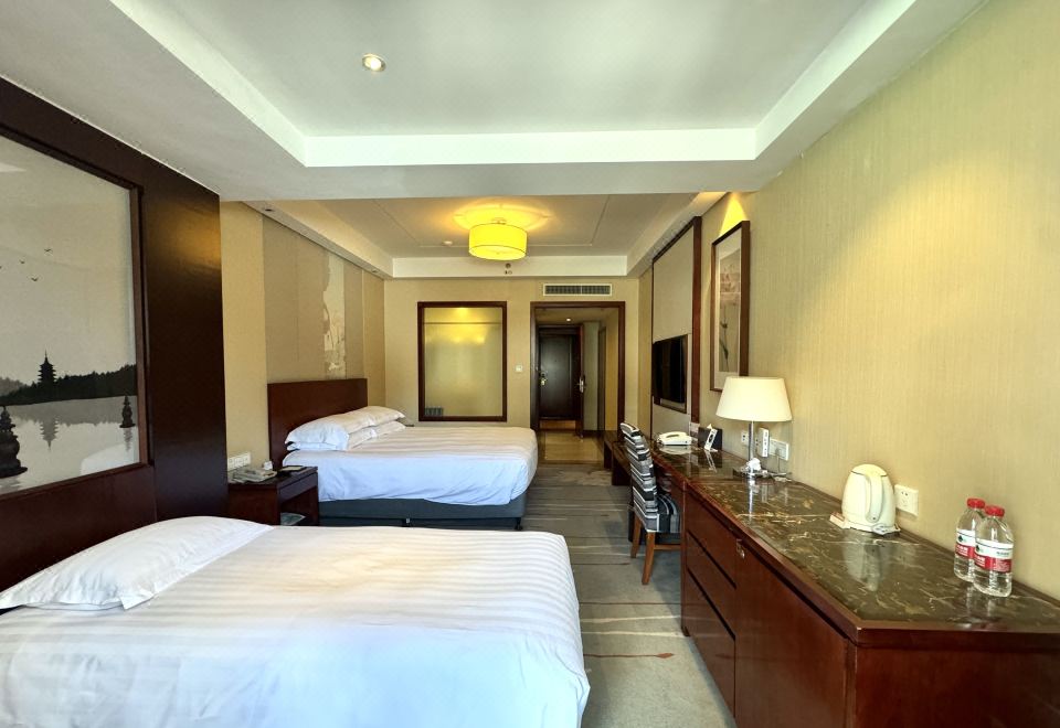 Lake View Hotel hangzhouHe Family Room