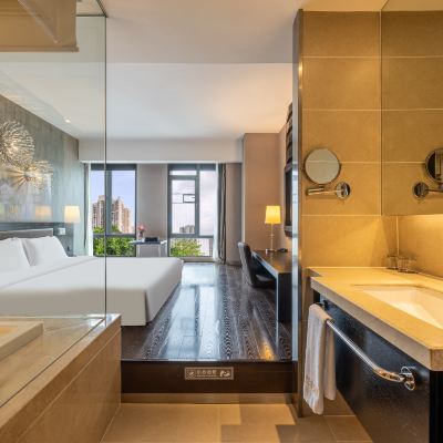 榻榻米大床房（設計師房型+迷你冰箱） 桔子水晶廣州白雲國際機場飯店優惠