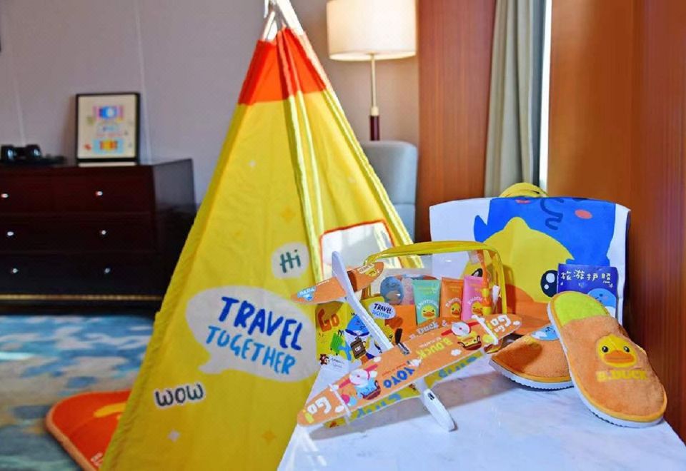 皇冠B.Duck小黃鴨豪華親子房