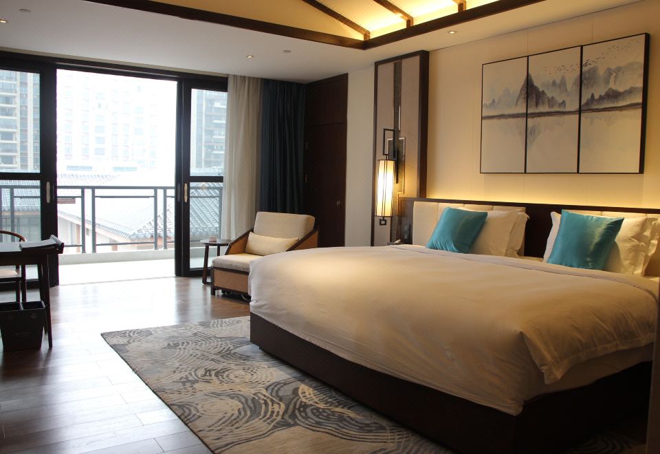 豪華園景陽臺大床房