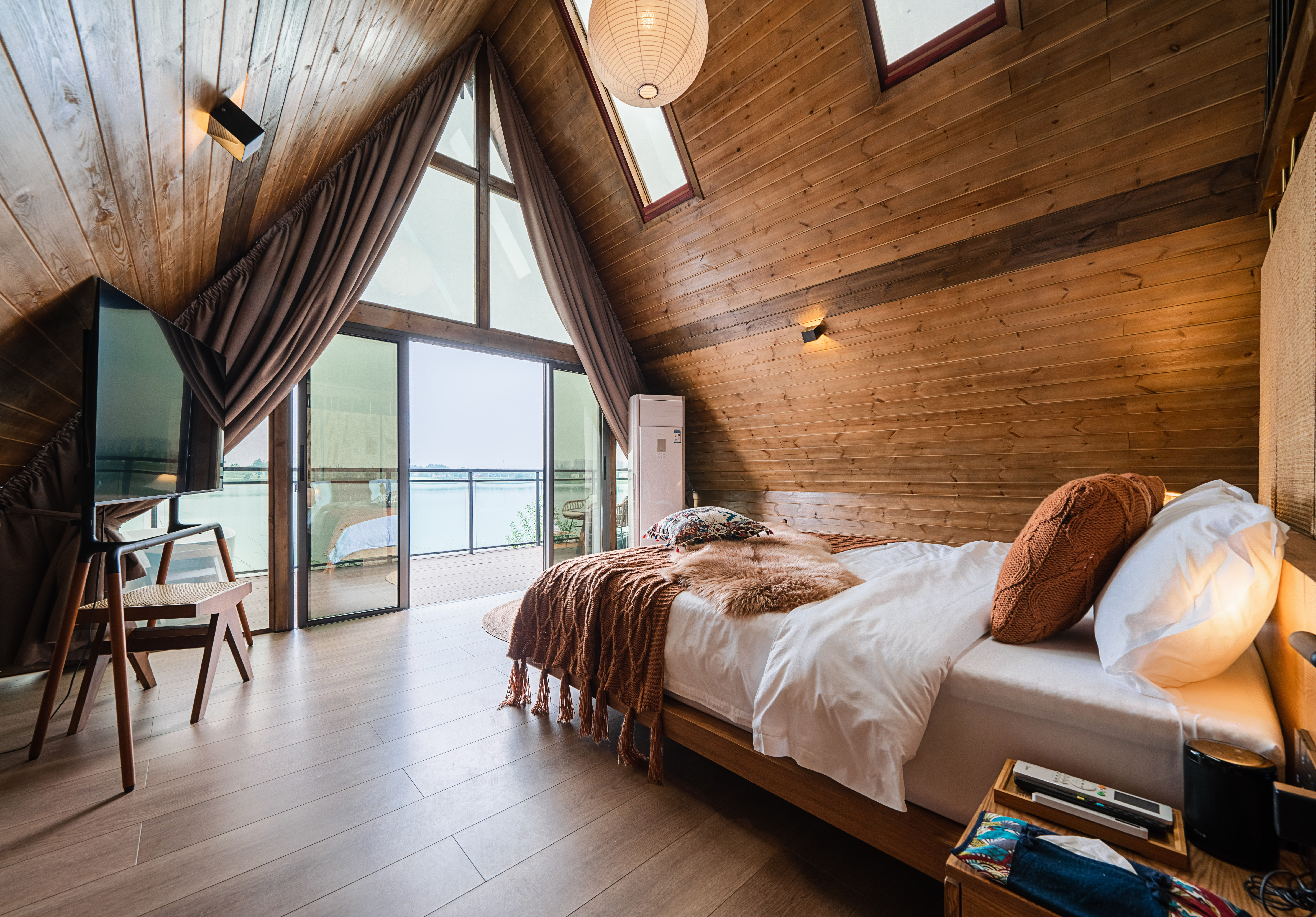 云海.360°湖景大床房「湖景陽臺·陽臺浴缸·湖景花園」