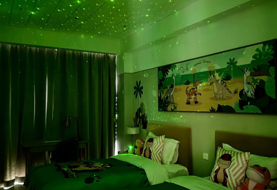 Bejing Yanqing Alpine Skiing Resort HotelSpatio Temporal Dragon Knight Themed - Quadruple Beds Room