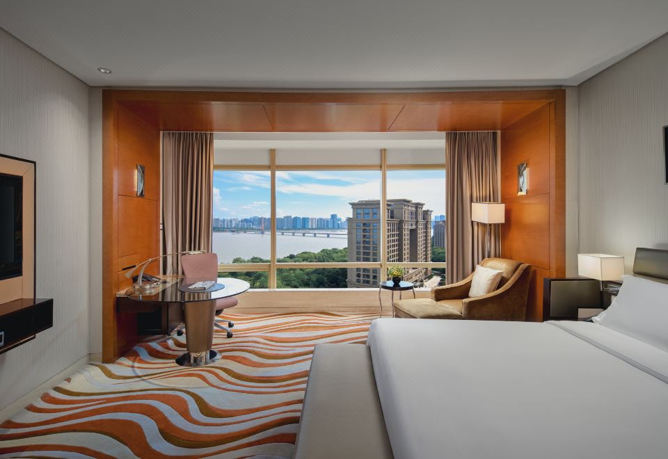 InterContinental HangzhouPremium Room - City-View, River-View (King Bed)