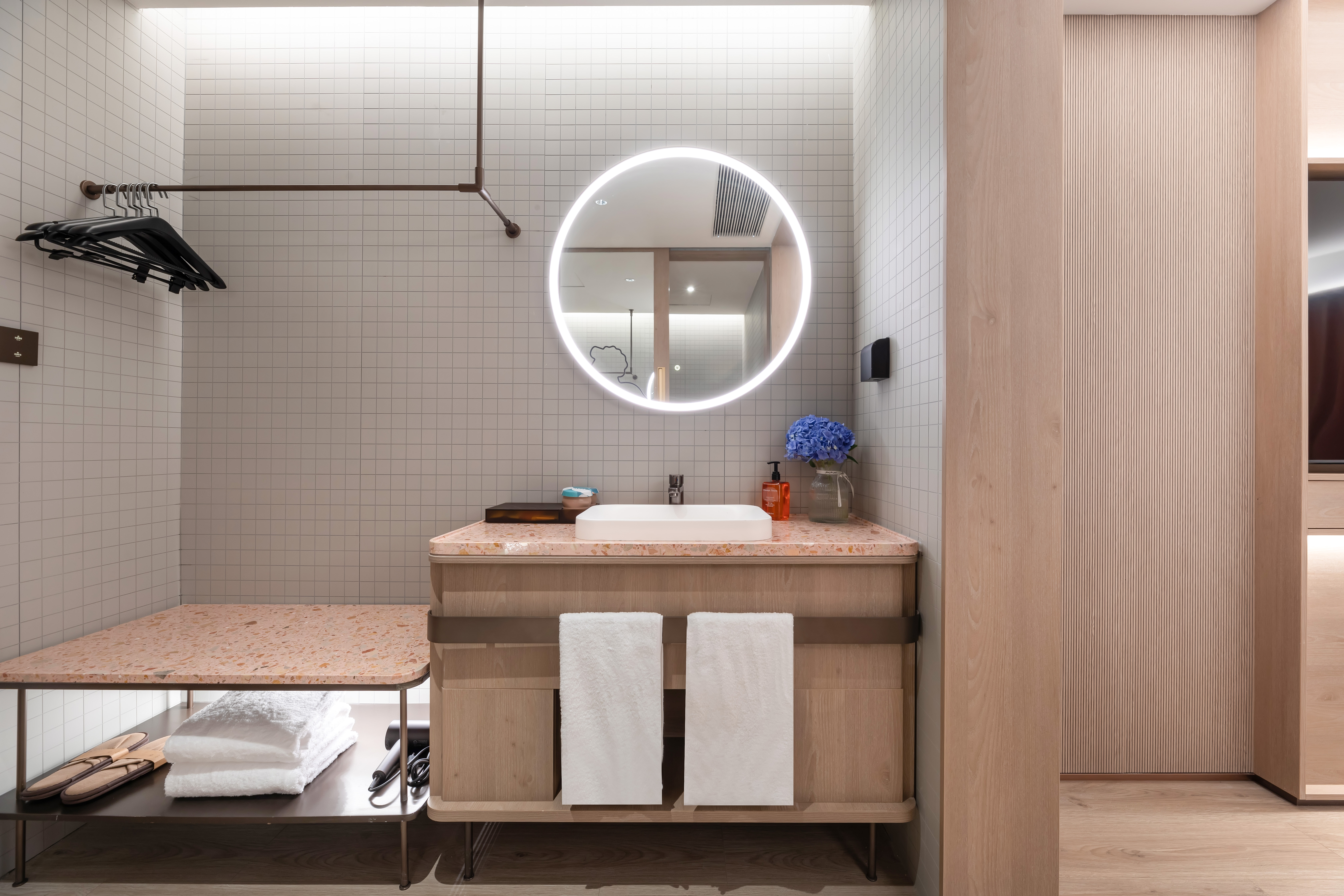 豪华大床房（智控+投屏+小冰箱）