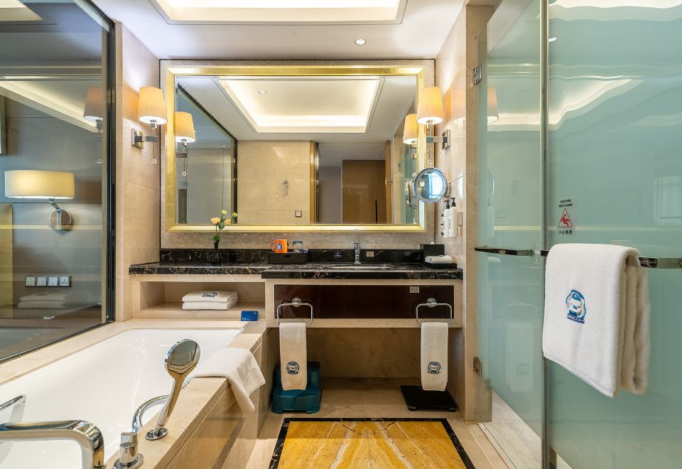 豪华大床房-（杜拉维特衞浴+金可儿床垫+超大豪华浴缸）