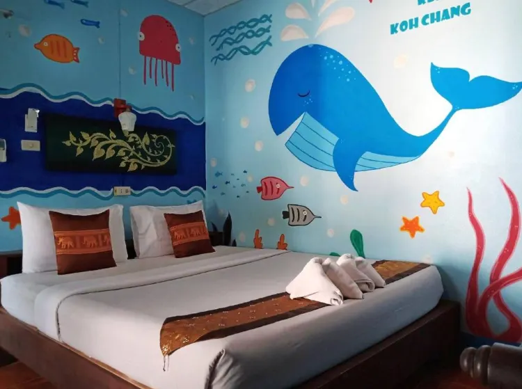 ห้องเตียงใหญ่ พร้อมวิวทะเล