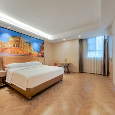 舒適&典雅 | 高級大床房 維也納飯店（深圳國際會展中心沙井地鐵站店）優惠