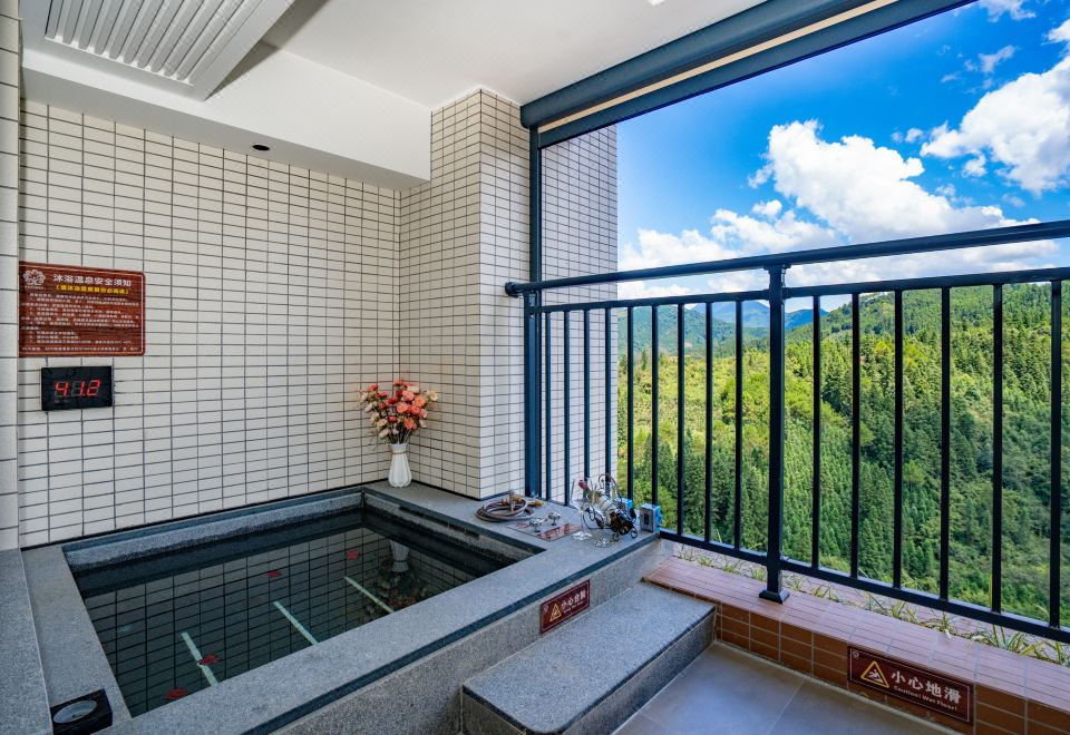 悦泉居温泉大床房I独立泡池