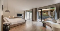 Zhuishan Mingjing Hot Spring Resort Hotel