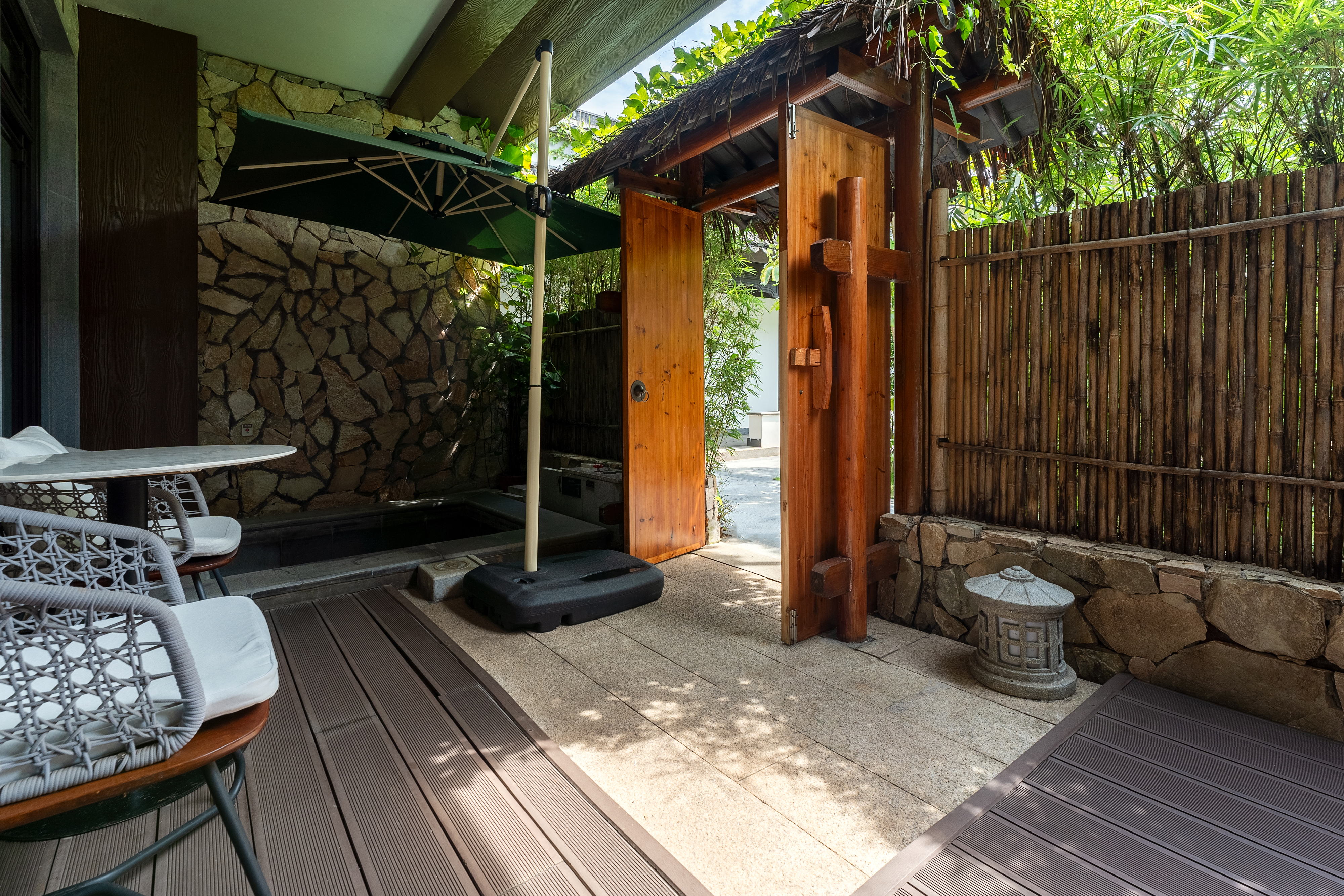 庭院温泉双床房