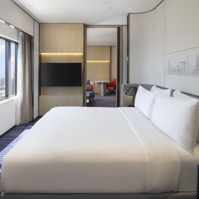 小型套房（特大床）-帶小廚房-可吸菸 Crowne Plaza 曼谷隆比尼公園皇冠假日飯店優惠