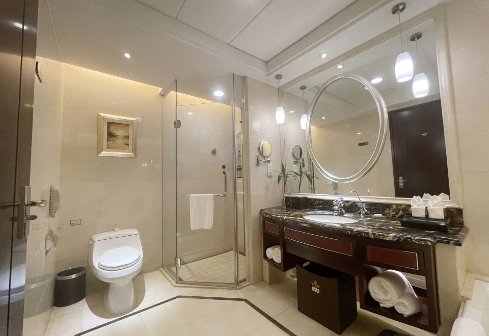 江景商务套房（带沙发、浴缸）