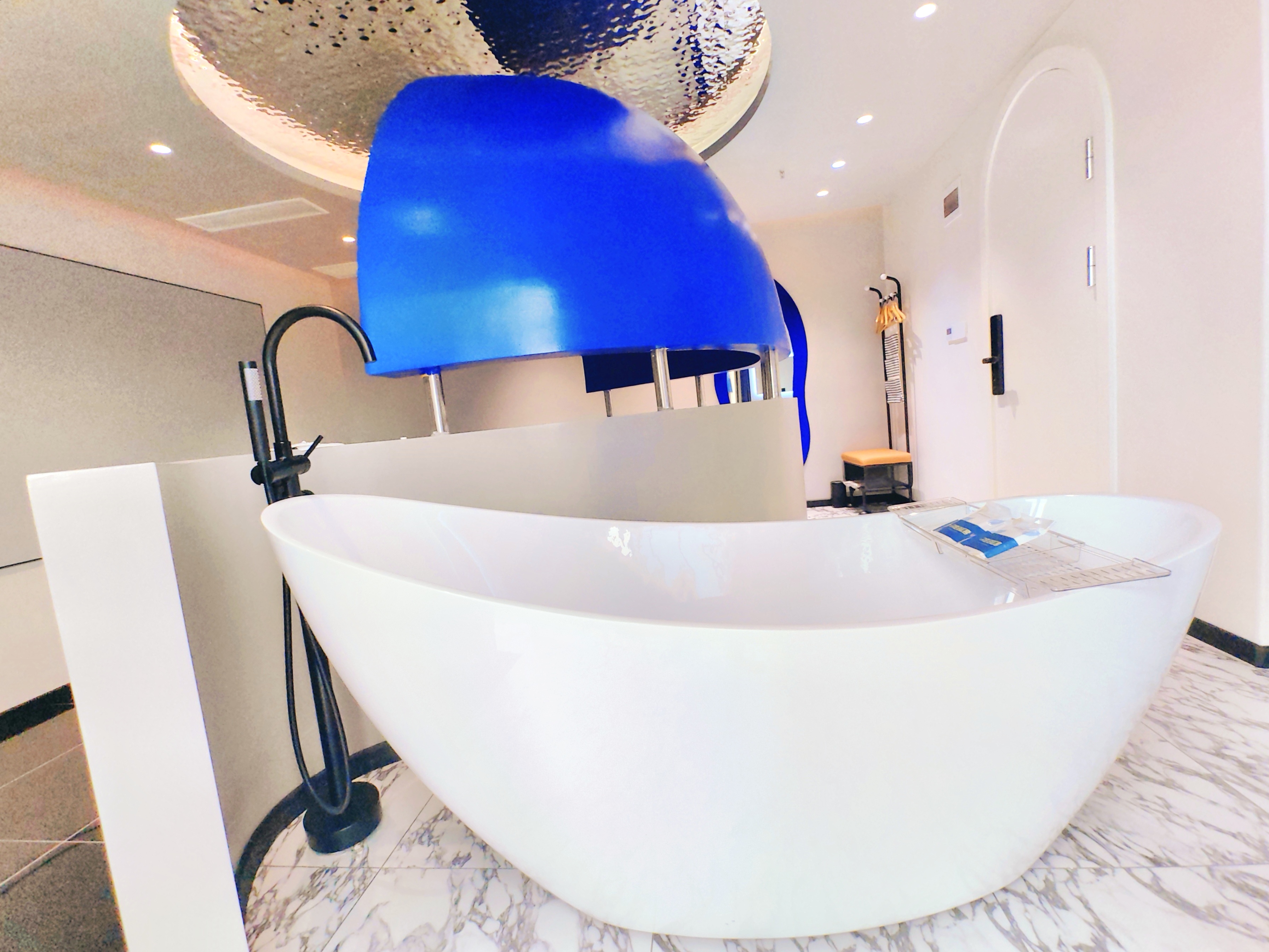 愛丁堡（浴缸·冰箱·洗衣機·沙發·巨幕投影·智能客控）