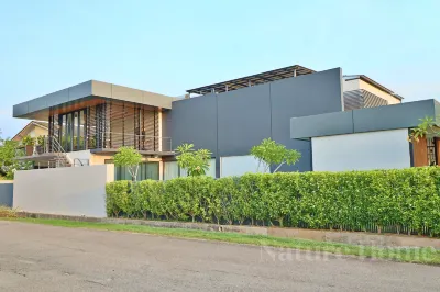 The Summer Villa by Nature Home Ξενοδοχεία στην πόλη 