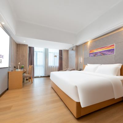 豪華影音大床房-100寸巨幕觀影+小冰箱+手機投屏） 麗楓酒店（珠海斗門店）優惠