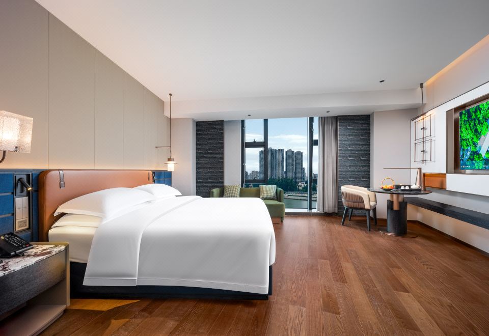 江景大床房（一線江景+落地窗+Mini Bar）