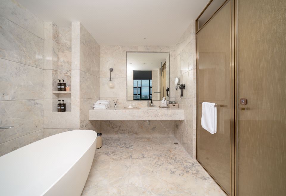 Deluxe Presidential Suite