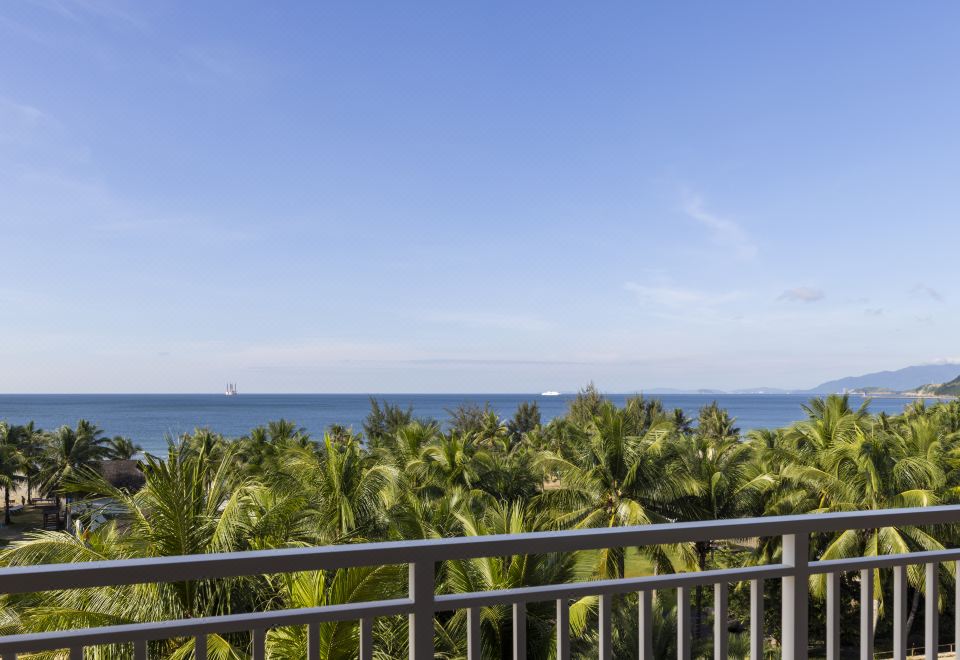 Four Points By Sheraton Shenzhou PeninsulaGuestroom - Near Sea (Double Bed)