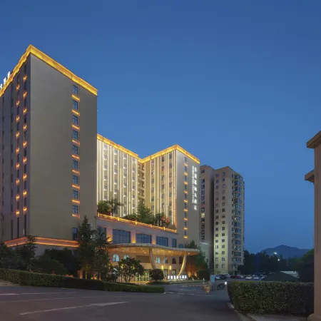 Hengdian Film Town Fengjing Jiali Hotel (Qingming Shanghe Tu Branch) Отели в г. Донян