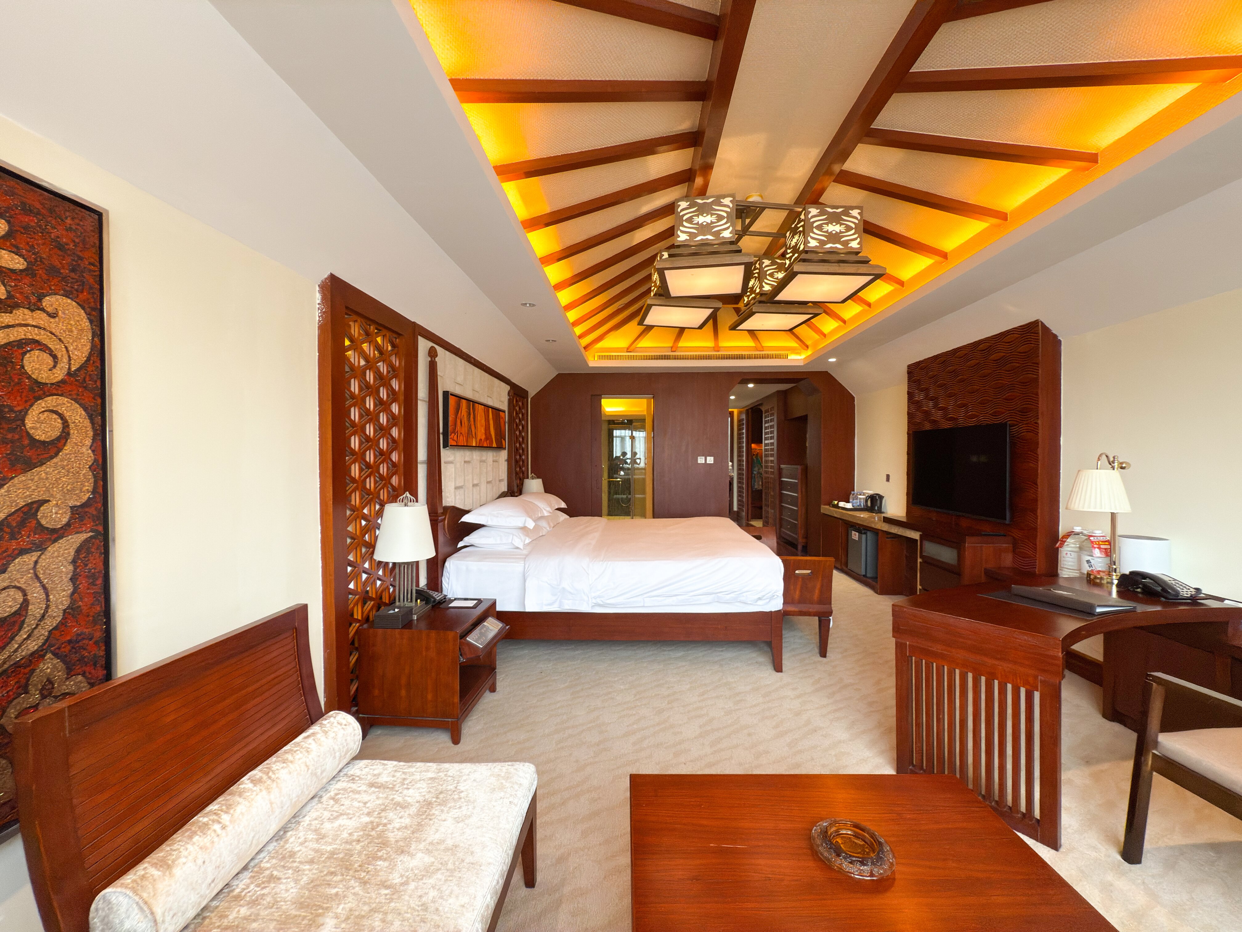 海丽号总统套房（温泉水+私人影音室+室外露天泡池+大浴缸+湿蒸房）