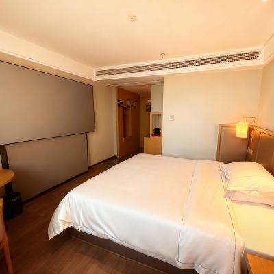 私享影音大床房【巨幕投影+化妝鏡+衣櫥+親膚床品】 嘀嘀飯店（長沙五一廣場火車站地鐵站店）優惠