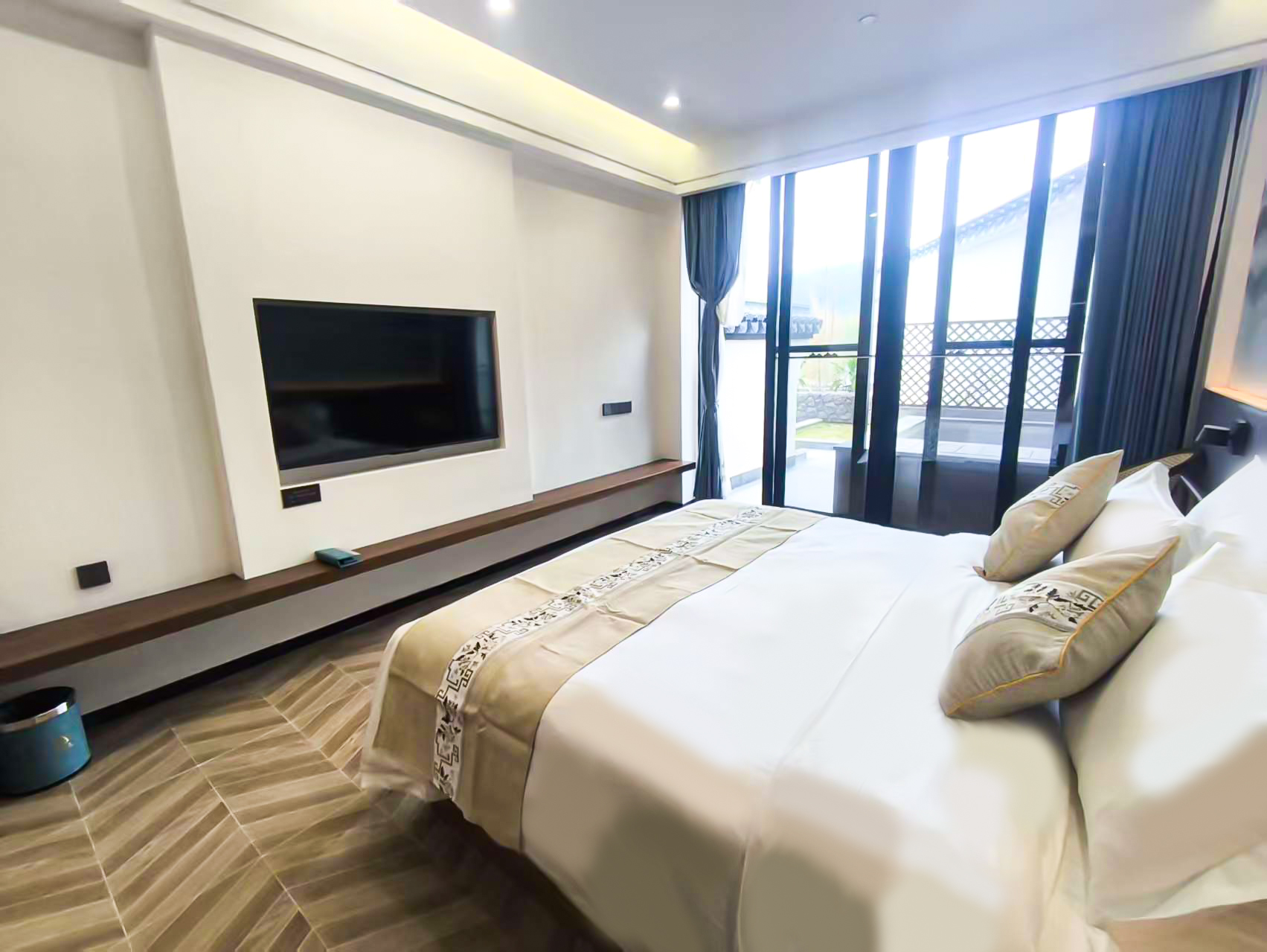 池畔親水溫泉大床房（獨立泡池）