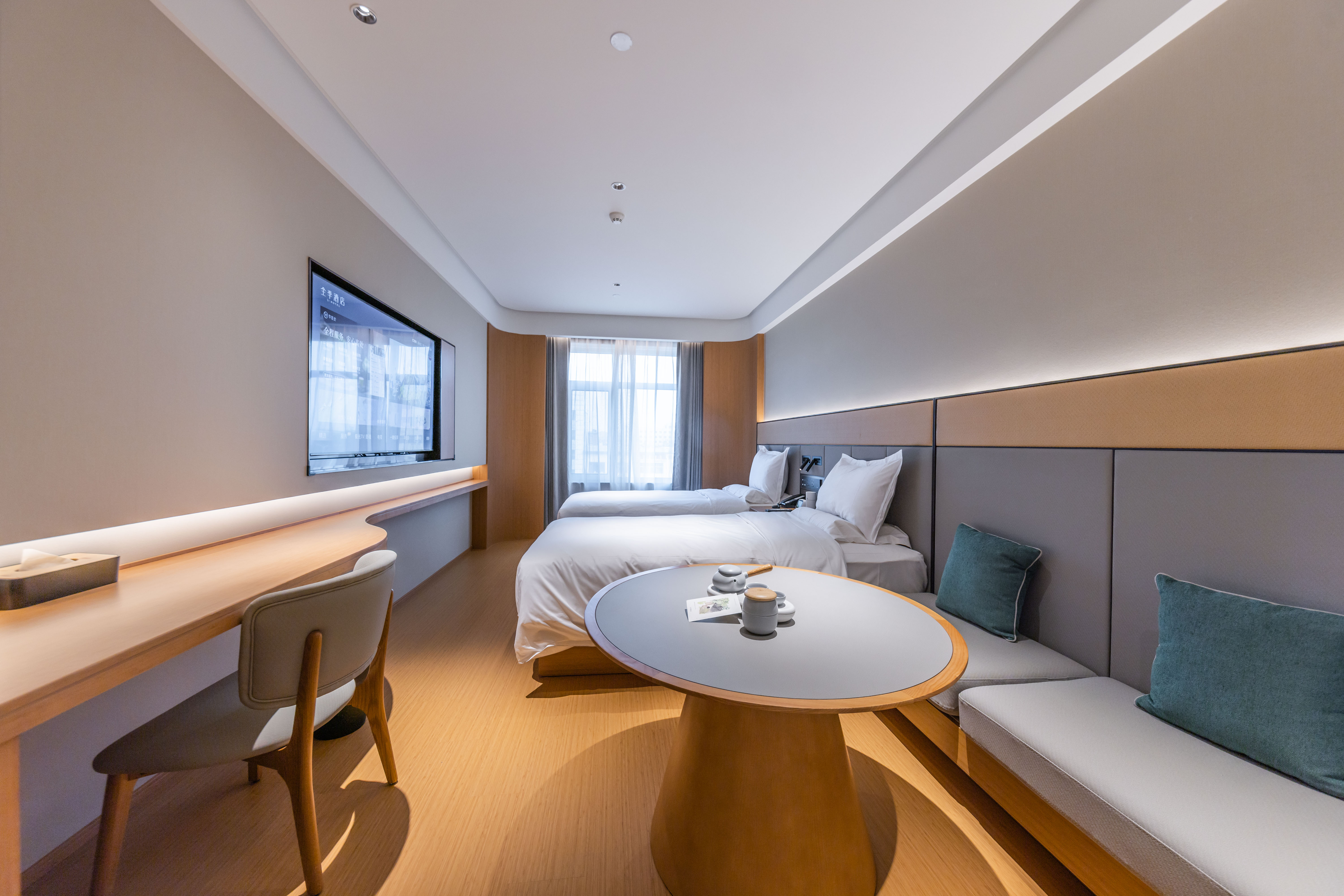 高级双床房【投屏电视+迷你冰箱+休闲茶具+品牌洗护】