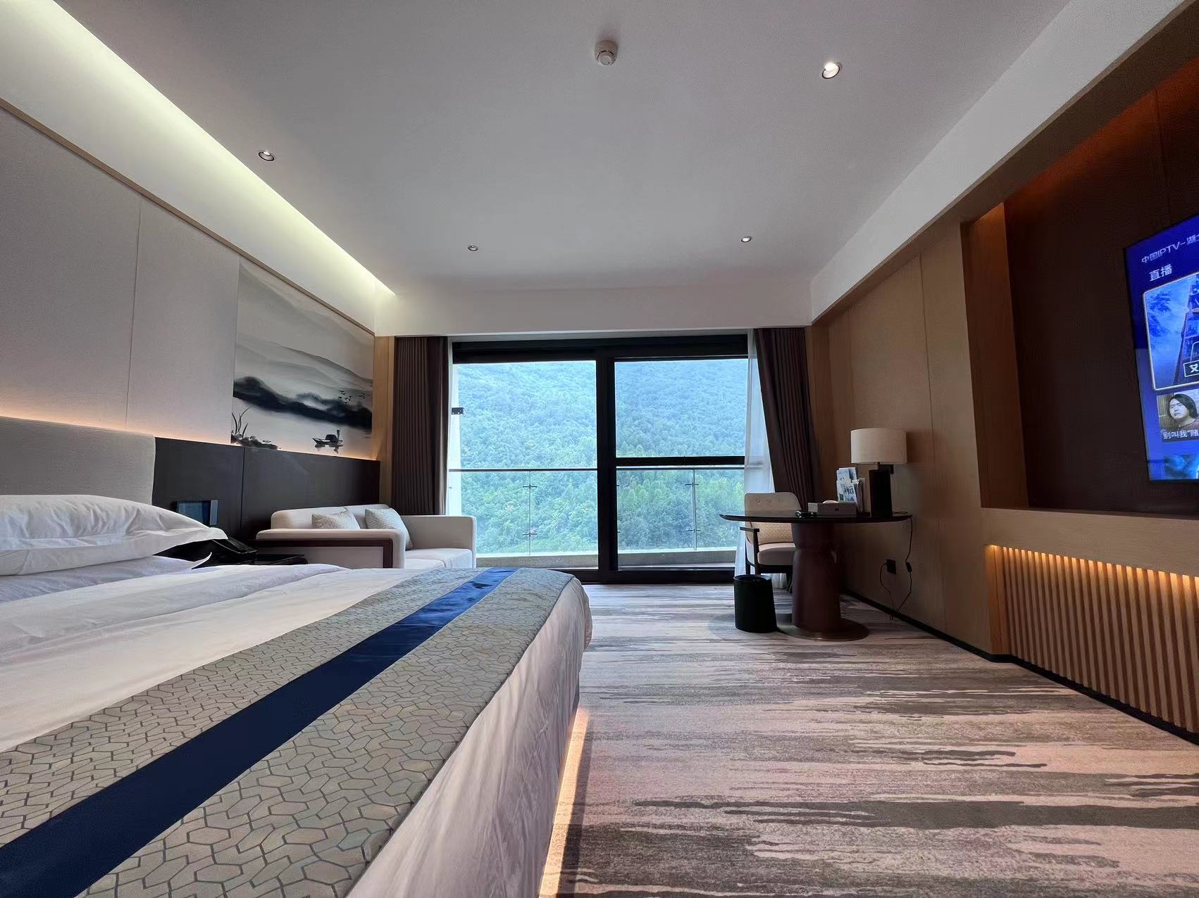 行政大床房（TOTO衞浴+小度语控+乳胶睡枕+保险箱）