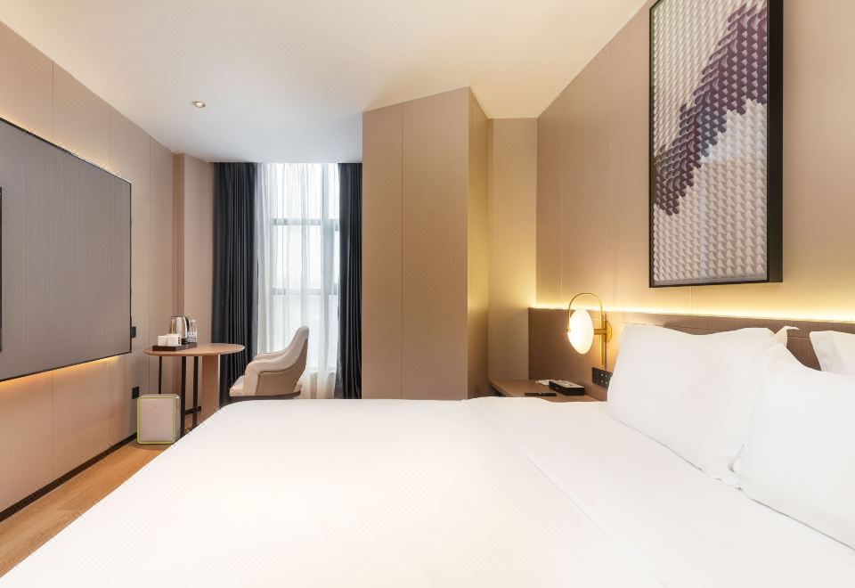 商務大床房（舒適沙發+慕斯床墊+零壓枕頭+mini吧）