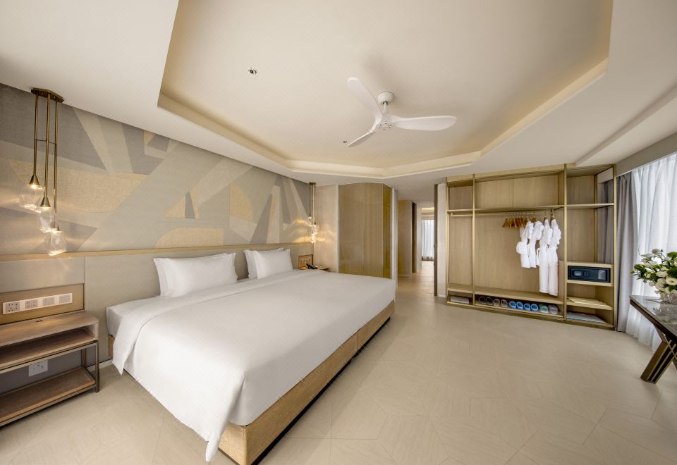 Salt Crystal Hotel By RichuSuite - 2-Bedroom, Sea-View (2 Beds)