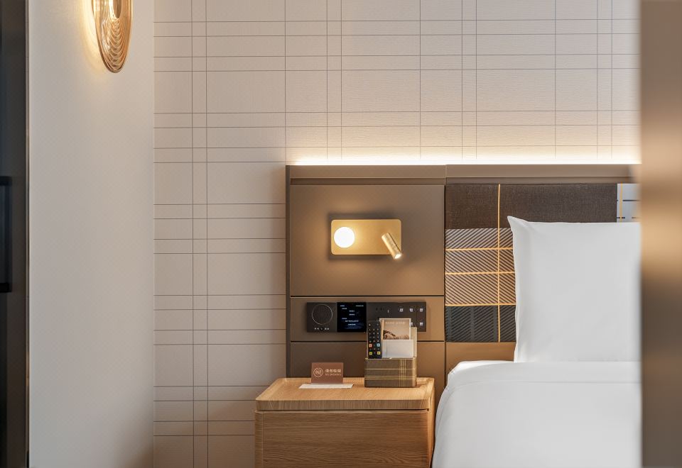 大床房A（深睡床垫+智能客控+65寸投屏电视）