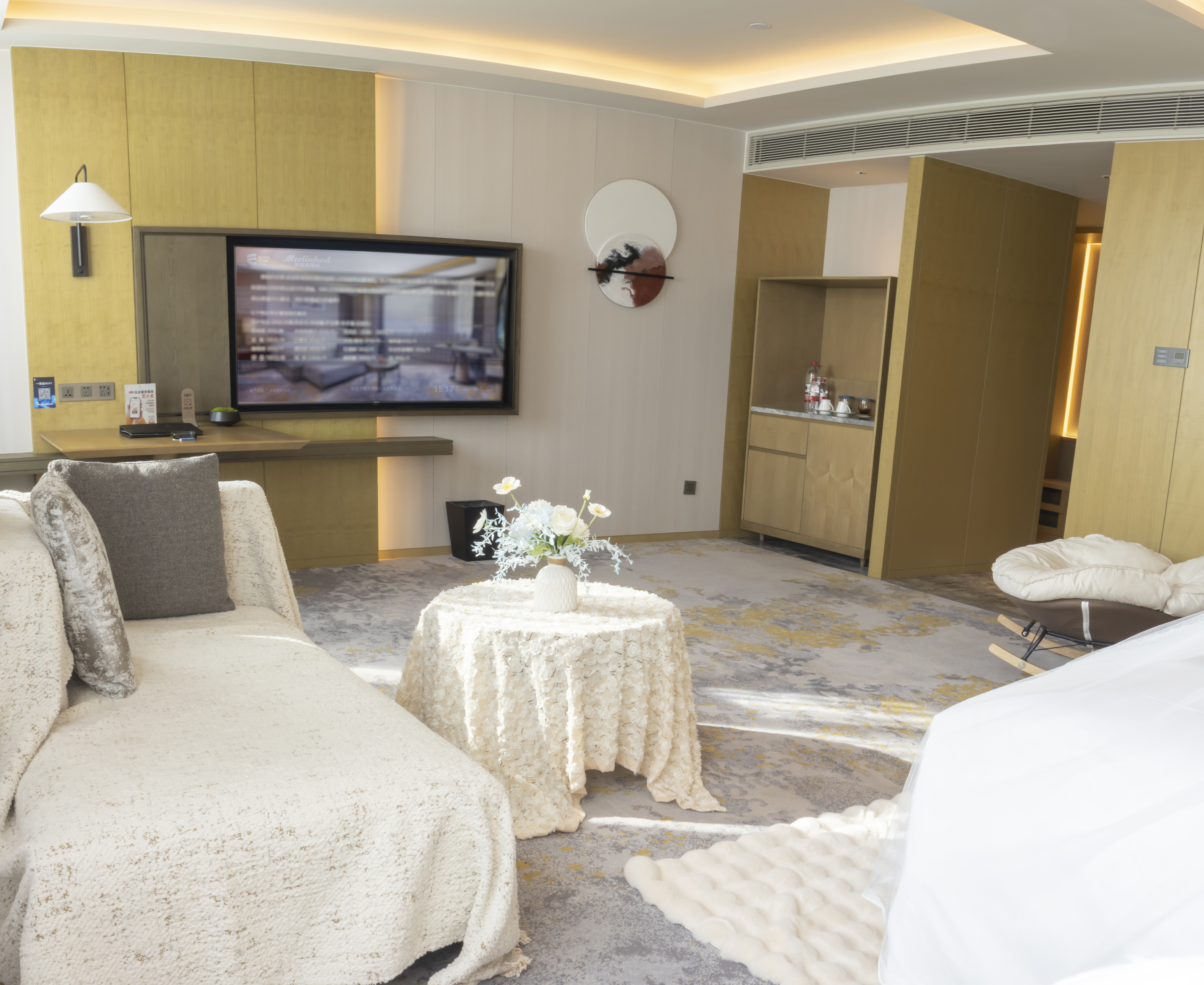 雅致悦己女神浴缸房（星华-白色纱幔+氛围灯+女士专属配置）