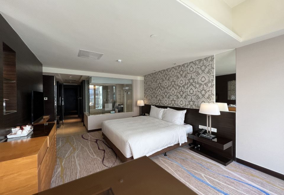 豪华阳台大床房