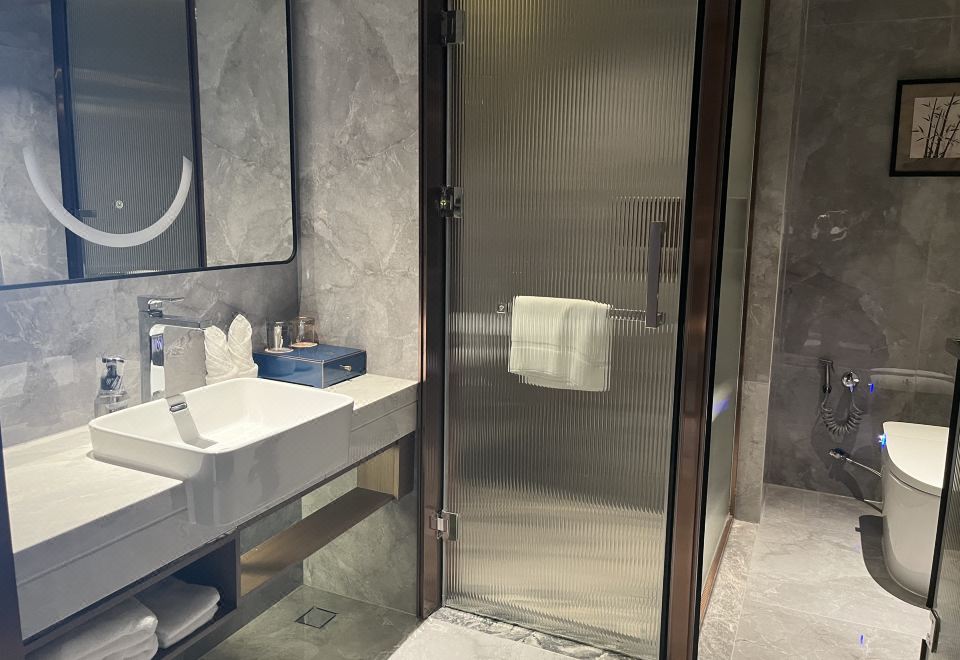 蟠龙泽大床房（弧形落地窗+浴缸+全屋语音智能）