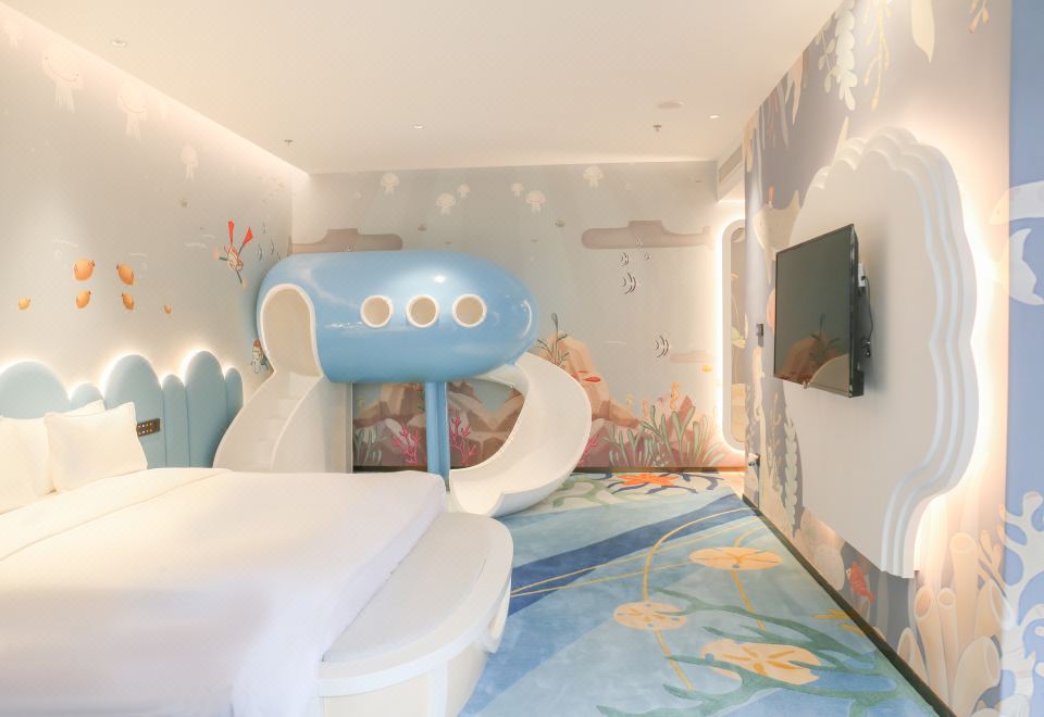 Wanda Realm Xiamen North BayDream Undersea Capsule Bed Family Room