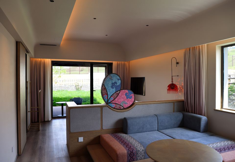 Prairie View King-sized Room