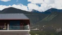 LinZhi Joy Crown Resort hotel