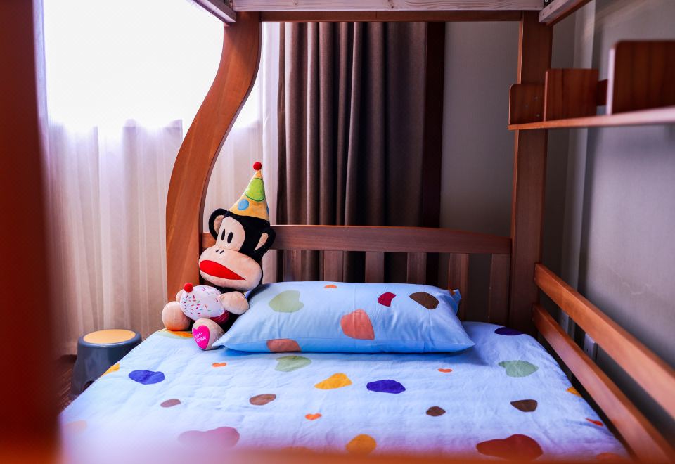 Qianmen Jianguo HotelFamily-friendly Family Room