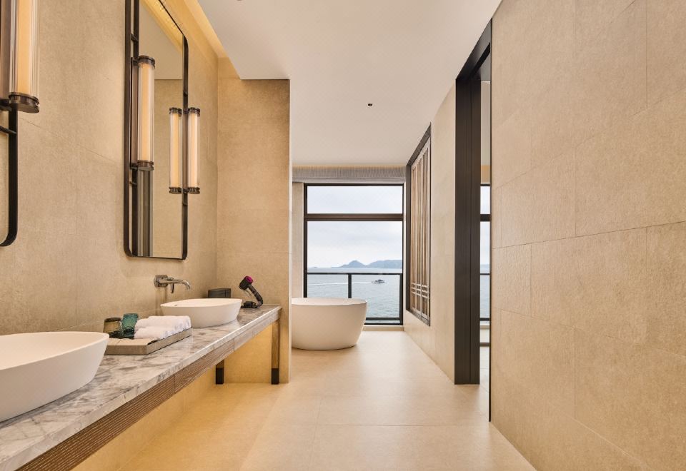 莳花听澜轩（海景套房-大床）