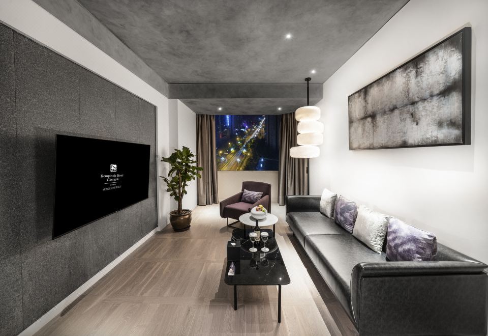 旅居家庭套房（配置廚房島臺+微波爐+大冰箱）