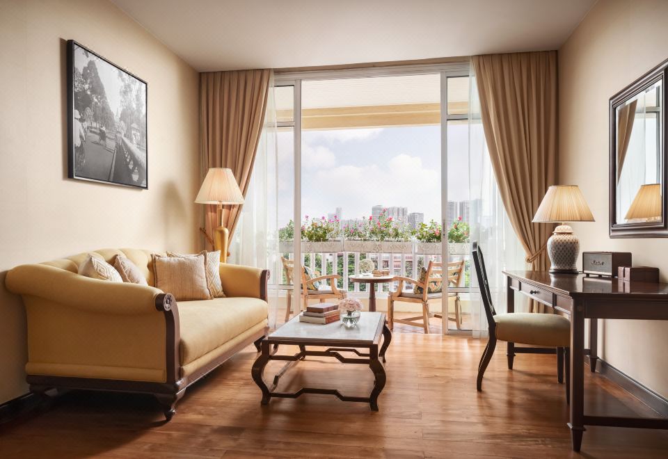 奢华俱乐部特大床房