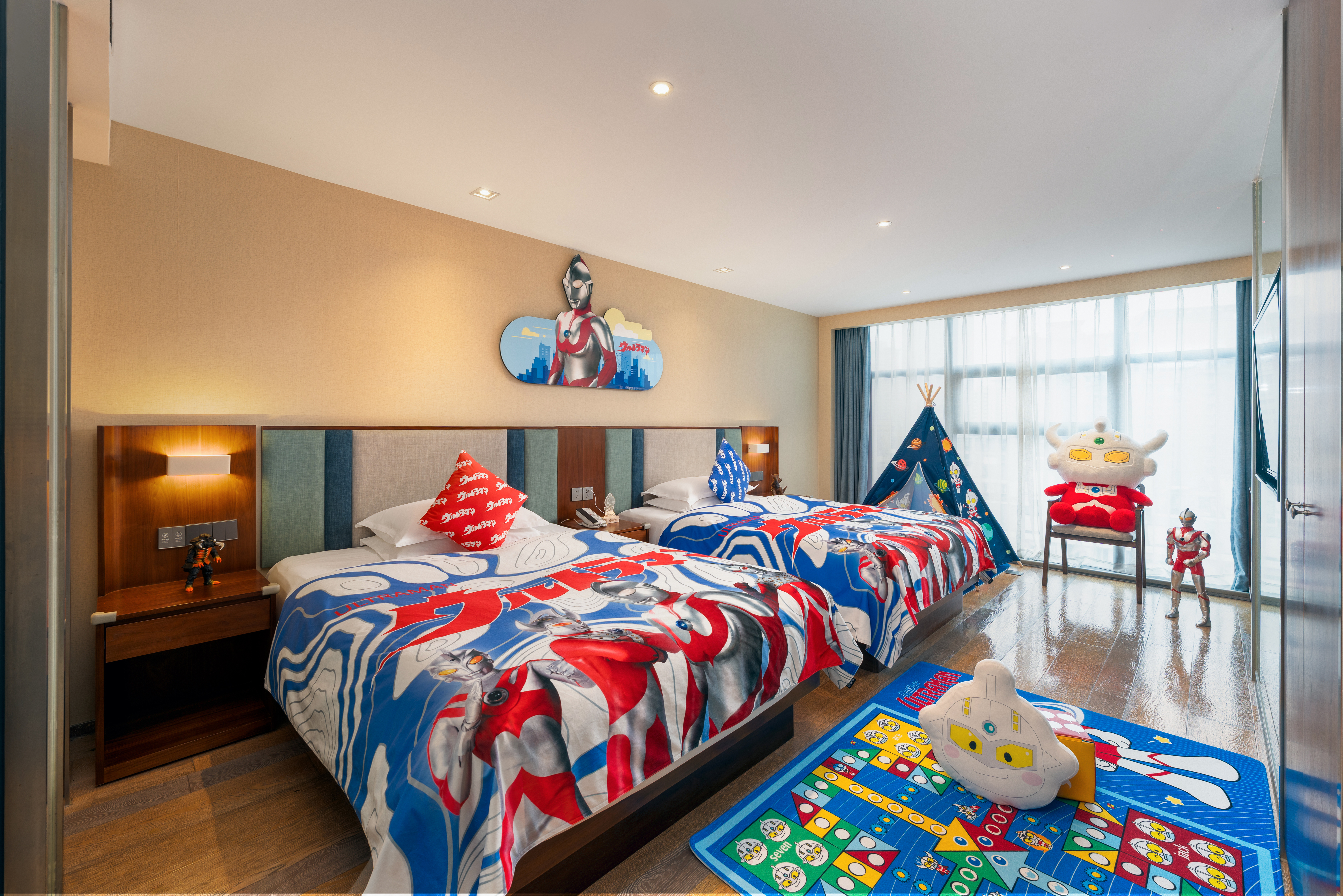 奧特曼親子主題四人房