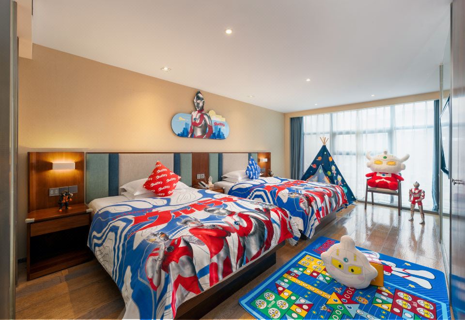 奥特曼亲子主题四人房