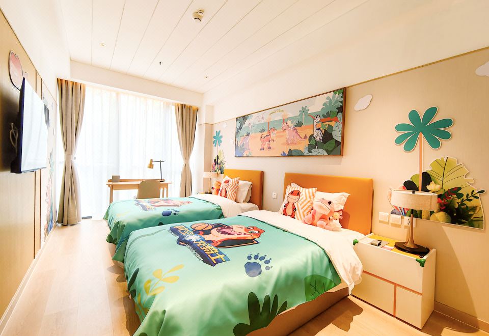 Bejing Yanqing Alpine Skiing Resort HotelSpatio Temporal Dragon Knight Themed - Quadruple Beds Room