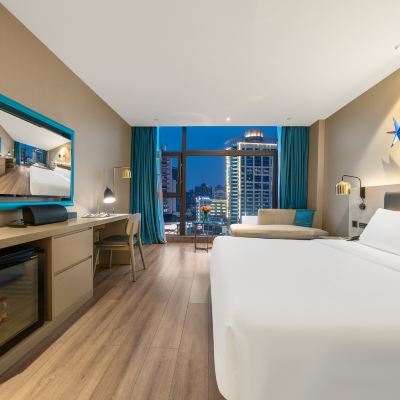 商務大床房【落地窗+mini冰箱+智能客控】 桔子飯店（重慶觀音橋龍湖新壹街店）優惠